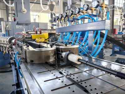 https://www.baod-extrusion.com/multi-layer-pa-smooth-corrugated-hose-tube-extrusion-line-product/