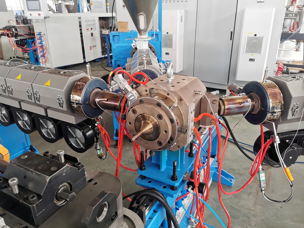 three layer PA pipe extrusion 2